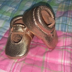 Freshly Picked size 0 Rose Gold moccasins Like New